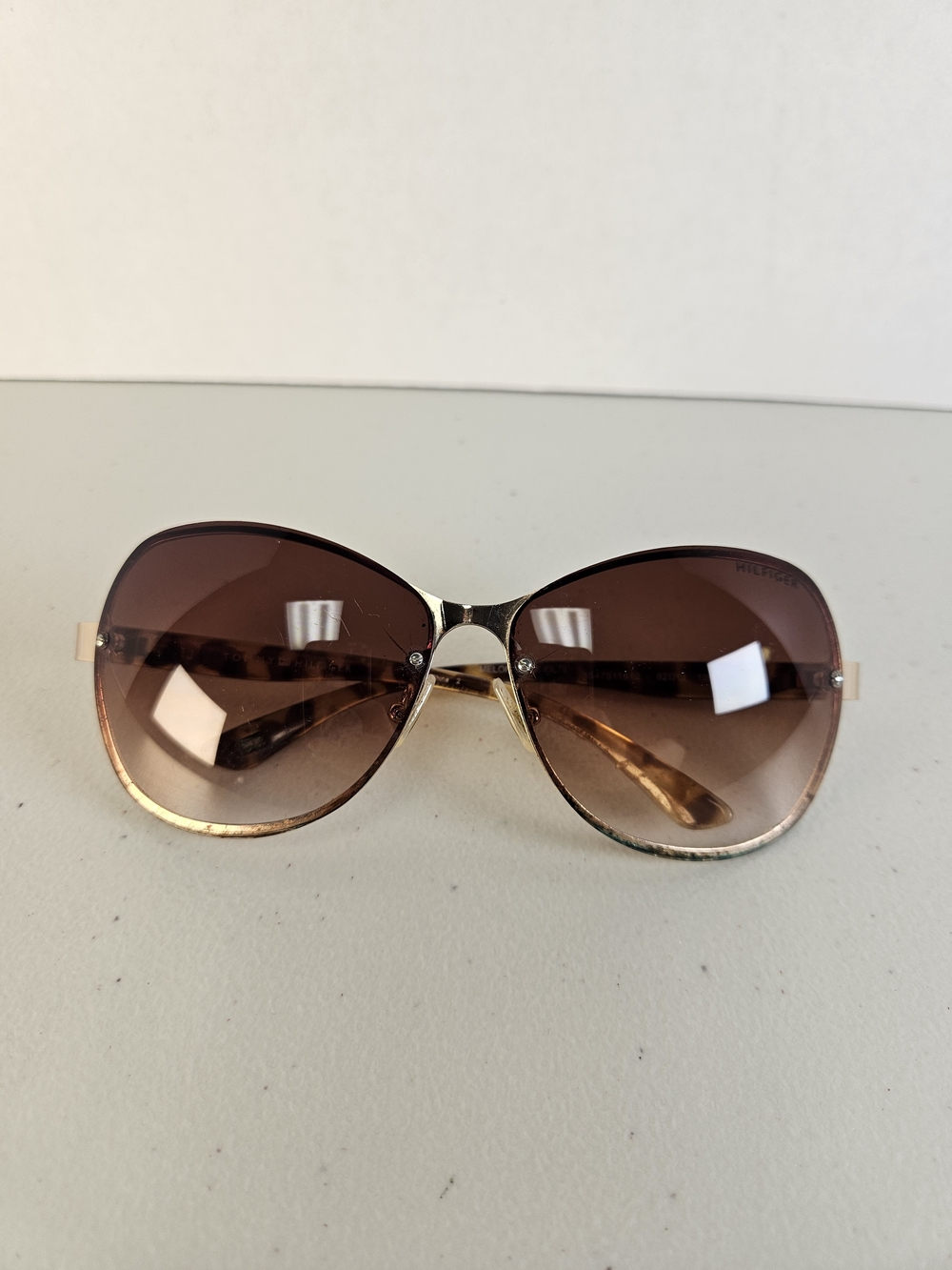 Tommy Hilfiger Brown Gradient Oversized Sunglasses with Gold Frame